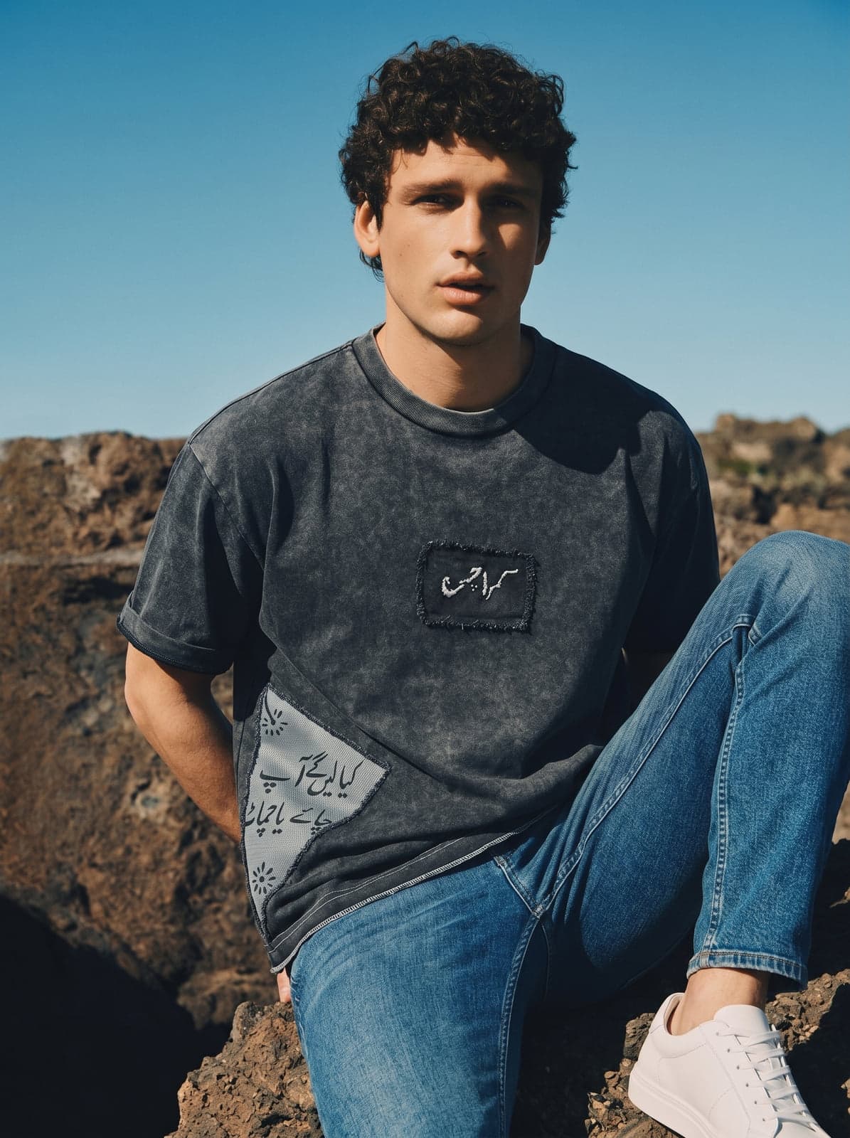 Urdu Script Tee / Charcoal